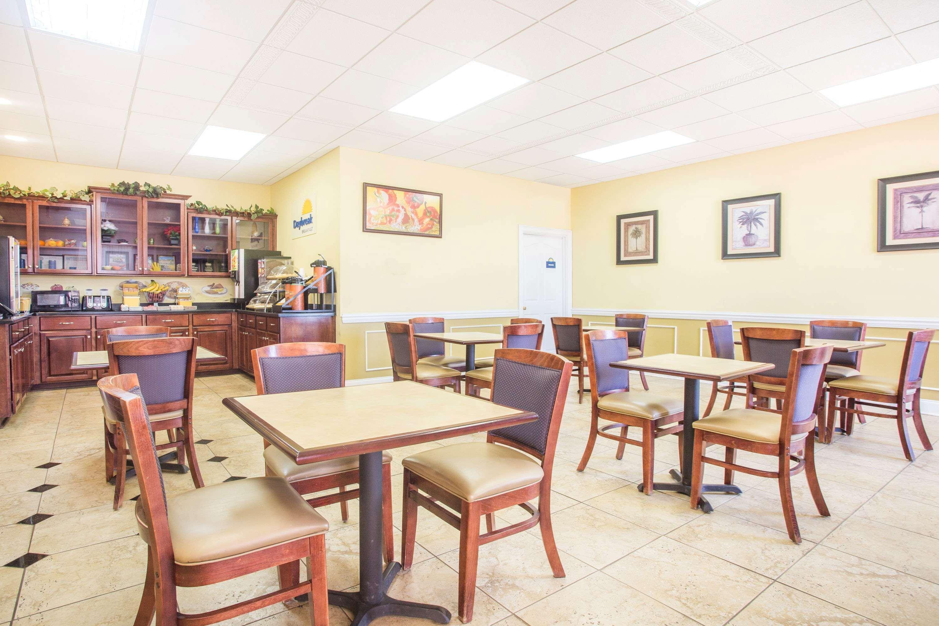 Days Inn & Suites By Wyndham Swainsboro Exterior foto