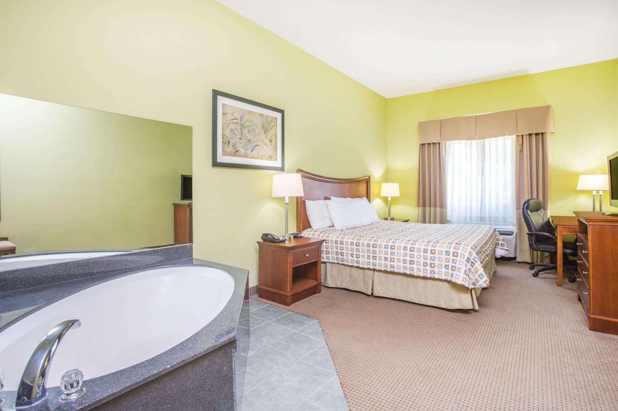 Days Inn & Suites By Wyndham Swainsboro Exterior foto